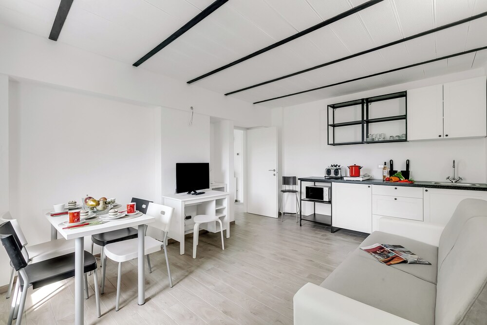 Iris Apartment