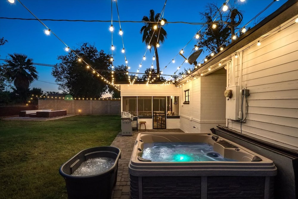Mid-century Modern Oasis w Calm Backyard Escape