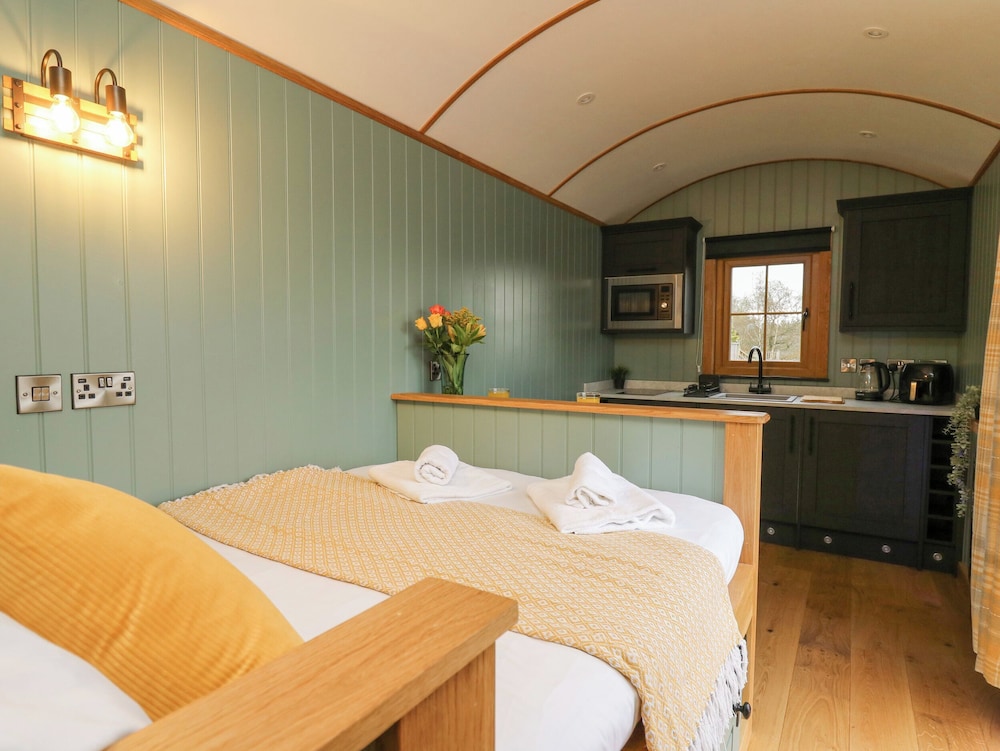Dam View Shepherds Hut