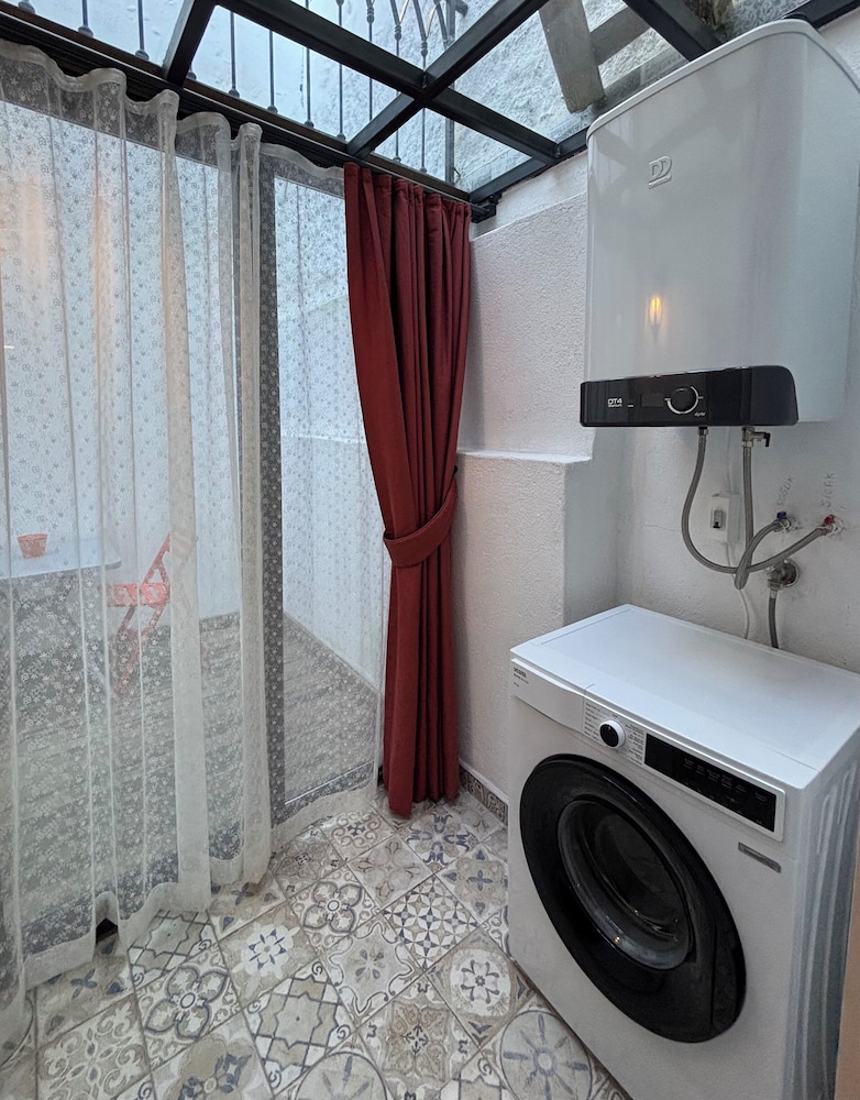 Idor Guest House