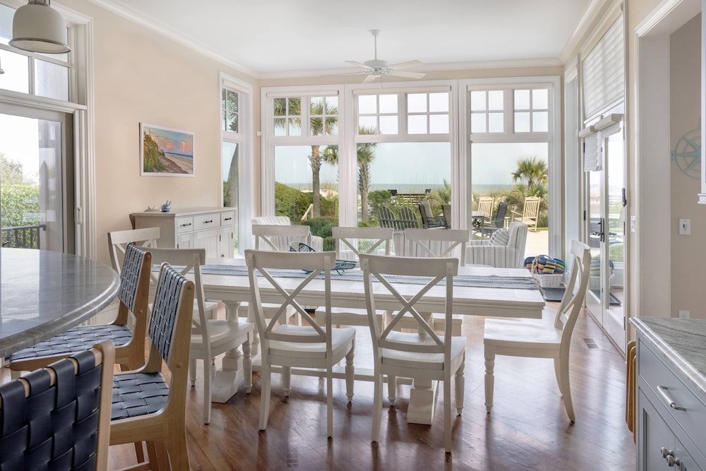 Luxury, Stunning 6 Bedroom Home with Saltwater Pool on the Beach