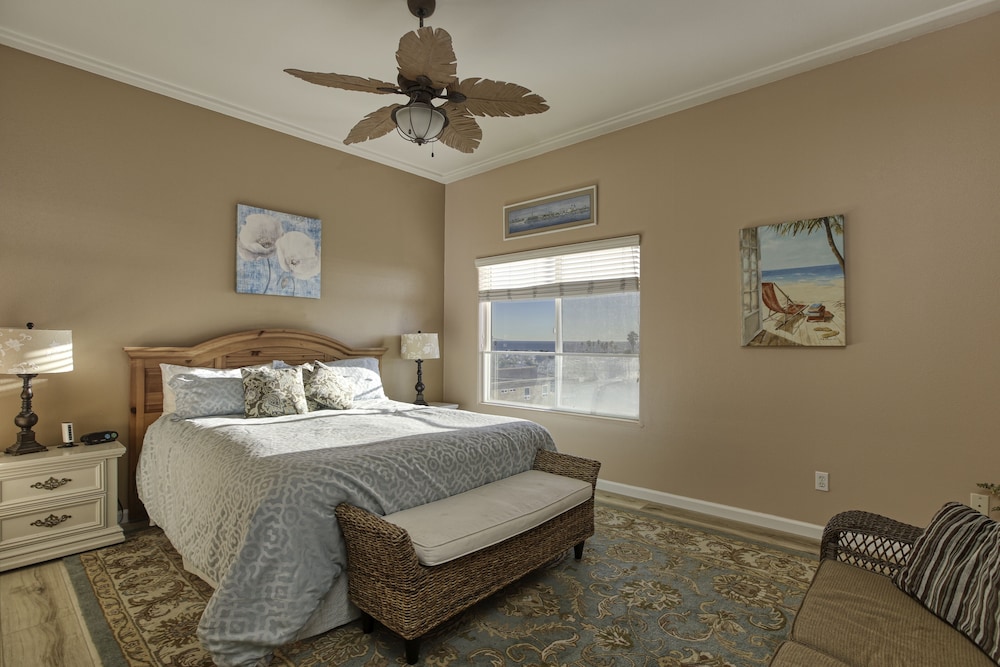 307 Casa Bella 2 Bedroom Condo by Redawning