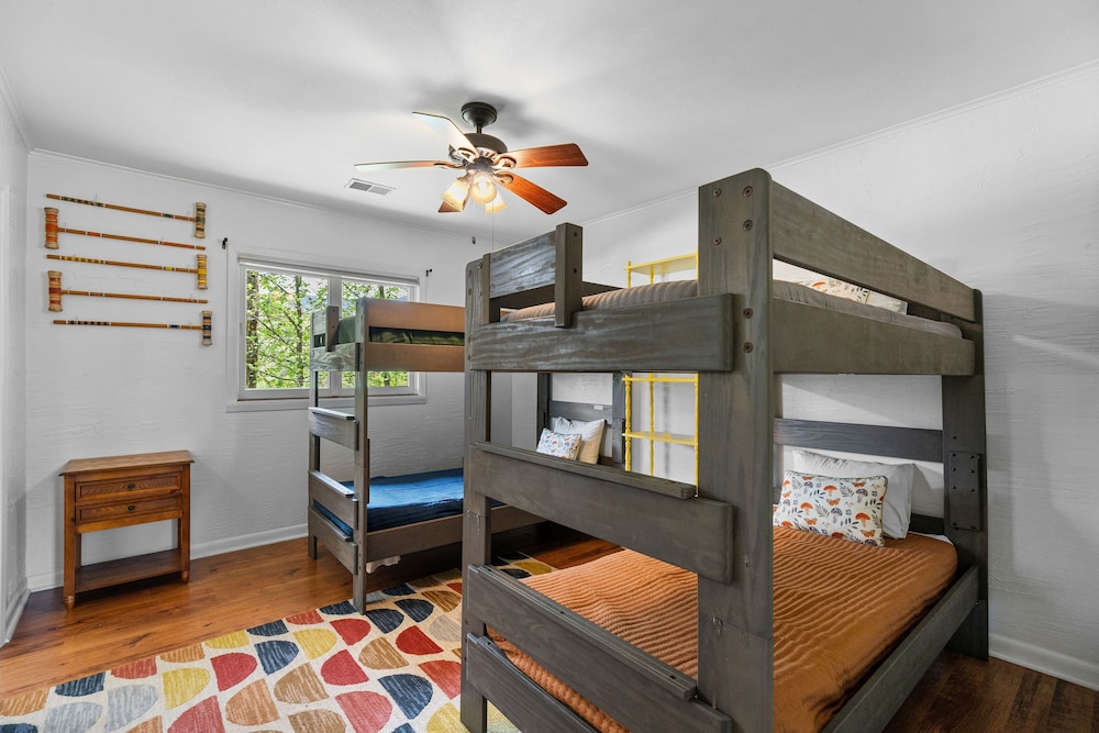 Cosby Mountain Lodge 4 Bedroom Home