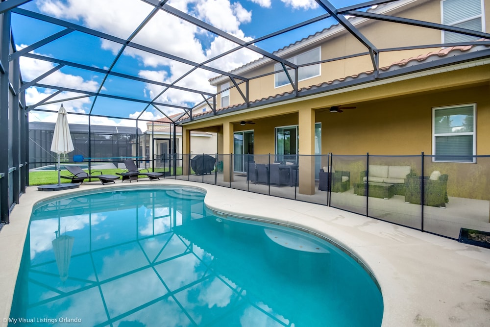 Luxury 6 Bdrm 5.5 Bath Rental Villa - Image 2