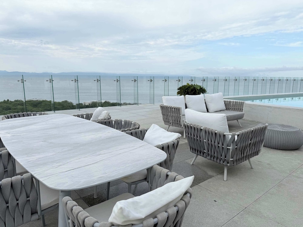 Bolongo 1BR Your Exclusive Oceanfront Escape