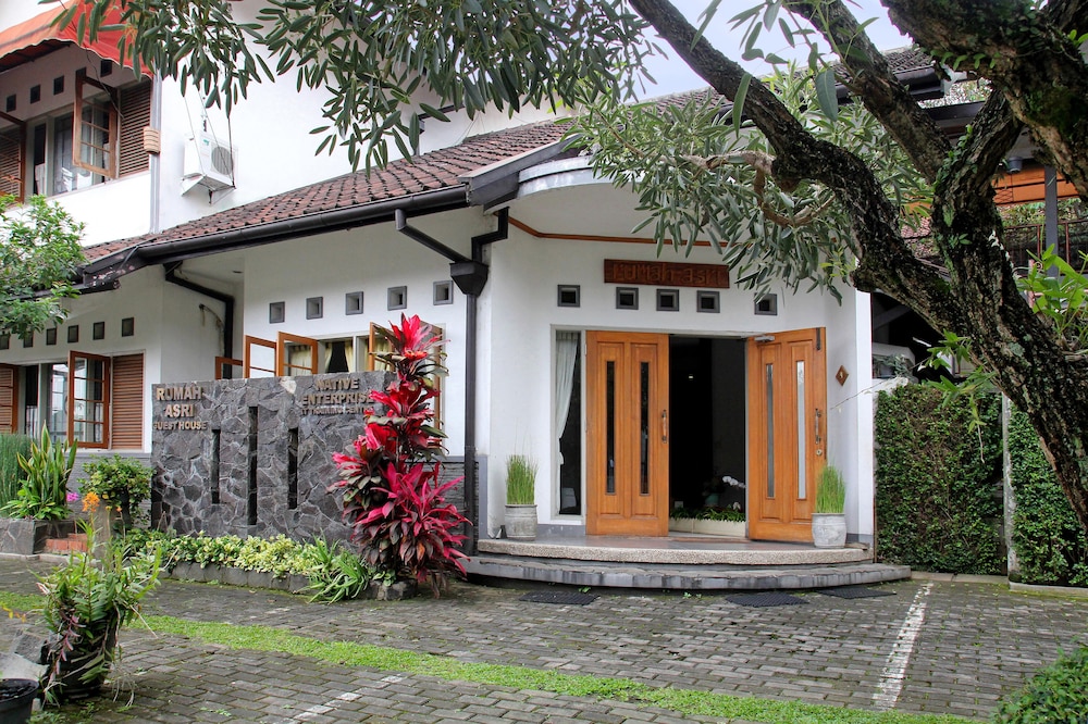 Rumah Asri Bed And Breakfast
