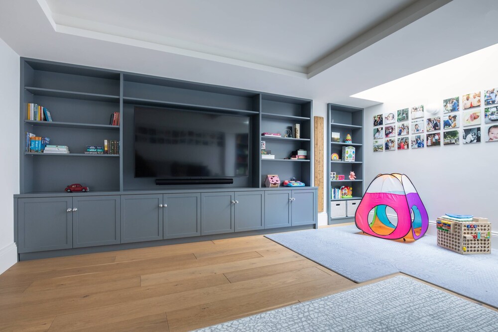 Crondace Road by Onefinestay
