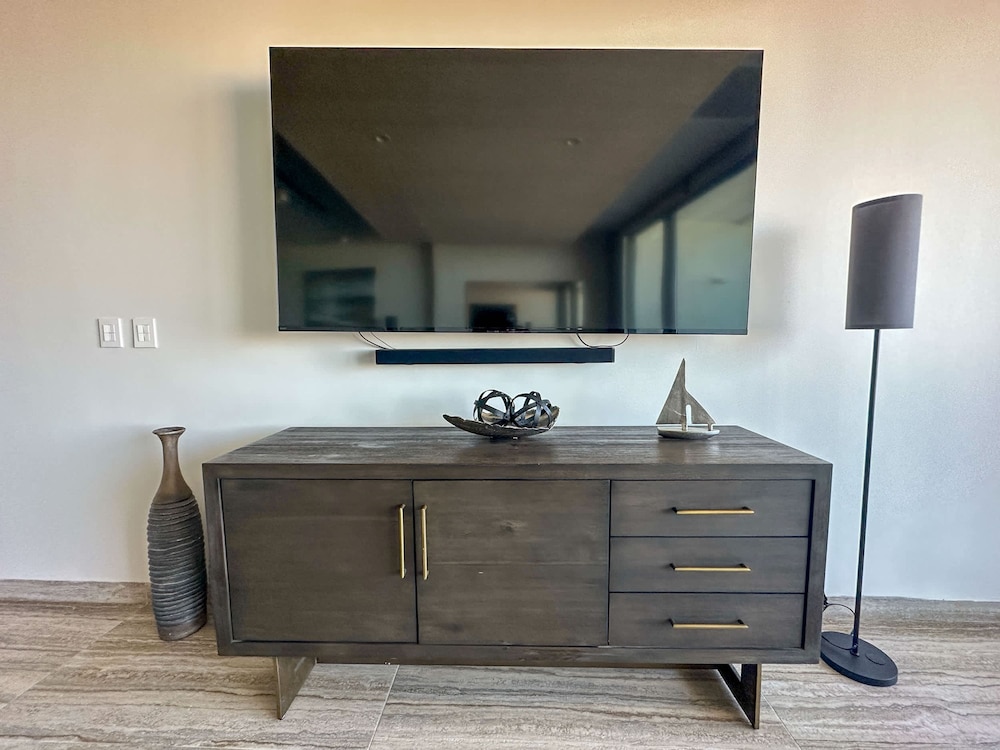 2BR Iconic Oceanfront Escape