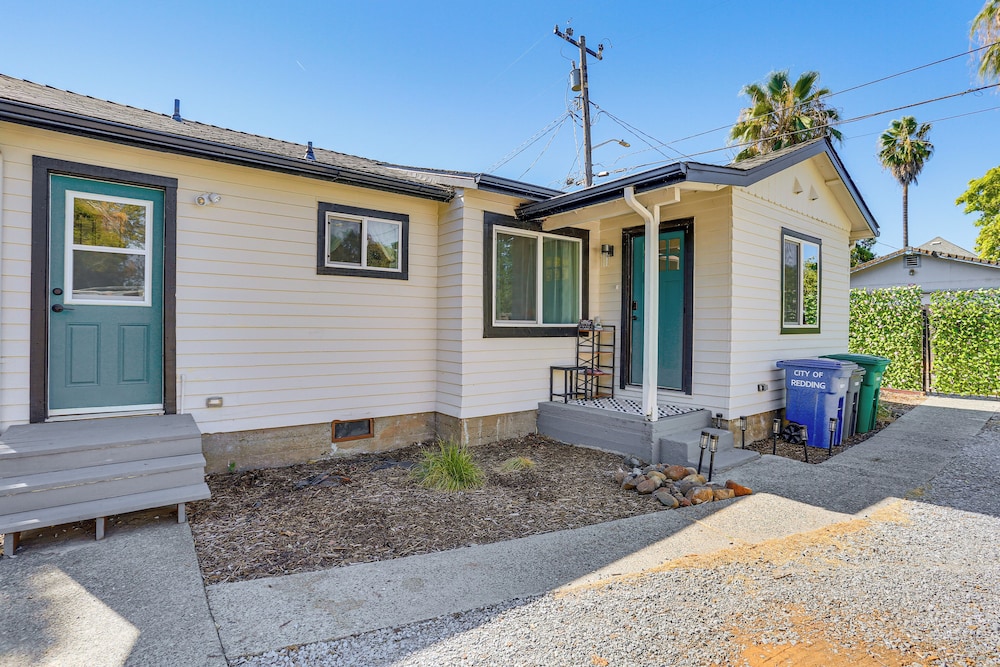 Walkable & Bright Bungalow in Dtwn Redding!