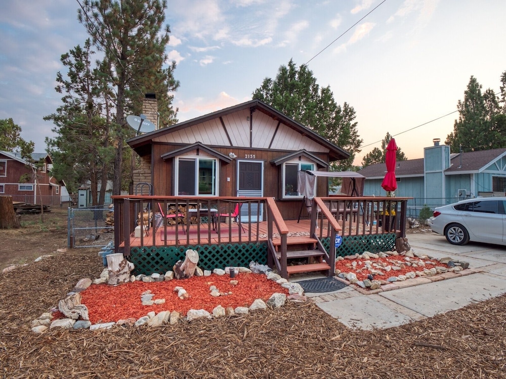 The Little Cabin That Could - Get Cozy In Big Bear 2 Bedroom Home by Redawning view 4