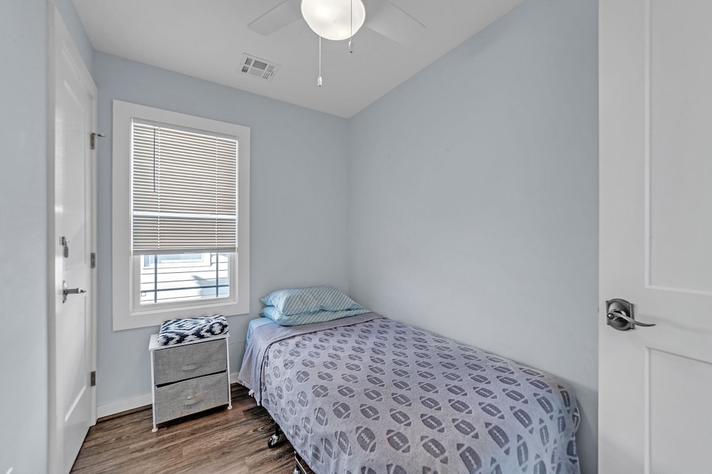 Cozy 3-br Retreat, Four Blocks To Beach & Boardwalk 3 Bedroom Home