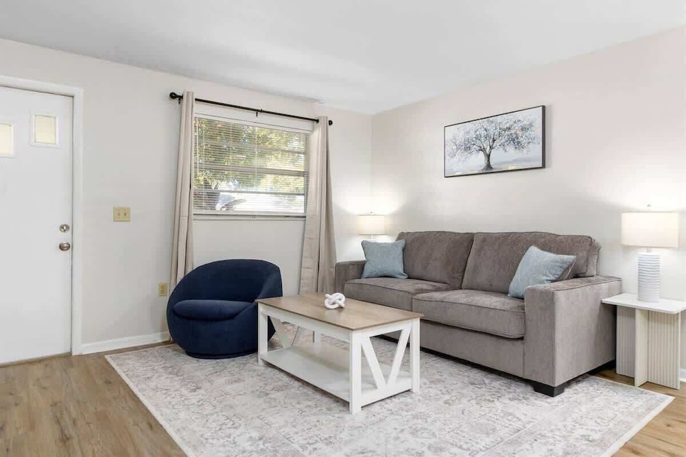 Charming Duplex in Zephyrhills! #2