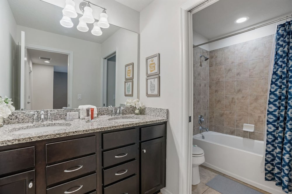Luxury 5bdr House w Pool - 8863