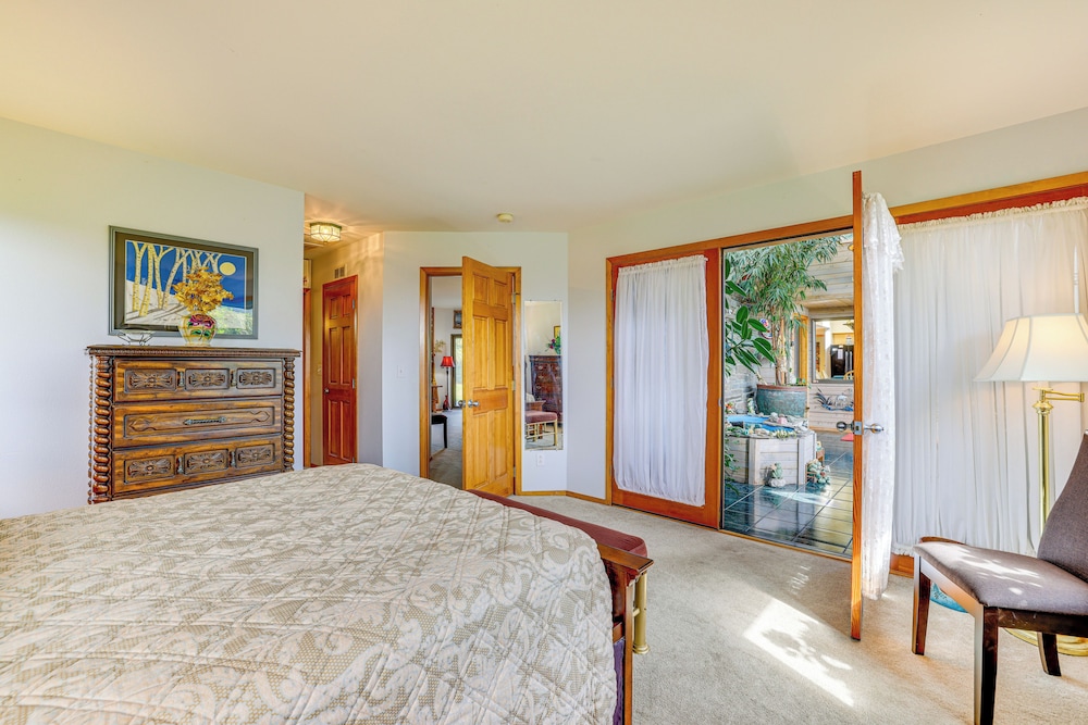 Unique Home w/ Beautiful Mtn Views! view 3