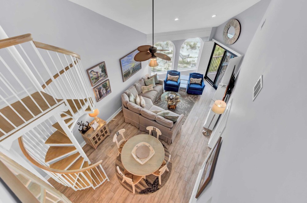 518 Seascape Waterfront Views + Community Pool