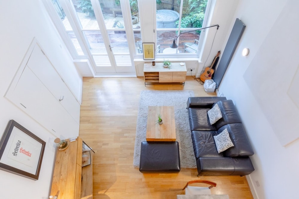 Chic 1BD Maisonette W/hot Tub, King's Cross!