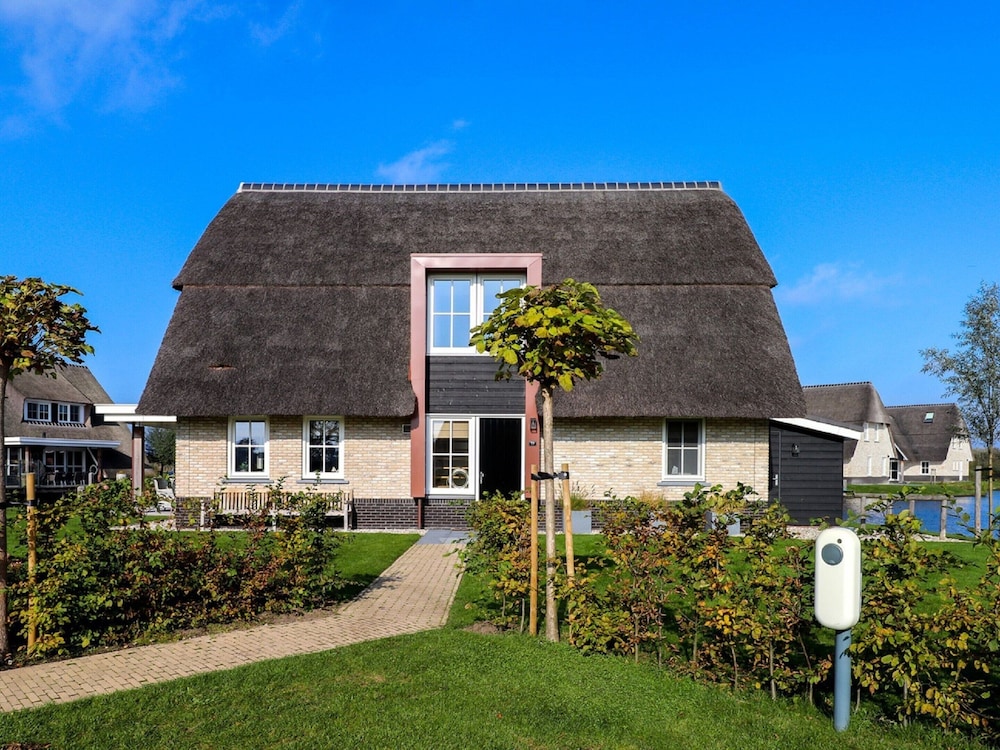 Luxury Villa With a Sauna, at the Tjeukemeer view 4
