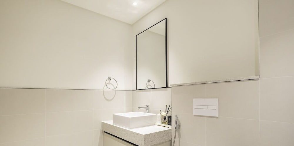 LUX The Marina Vista Beachfront Suite 3