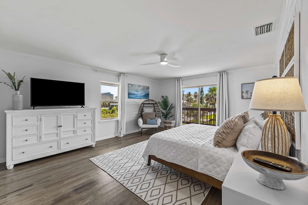 Oceanfront Steps to Sand Deck Pets Welcome