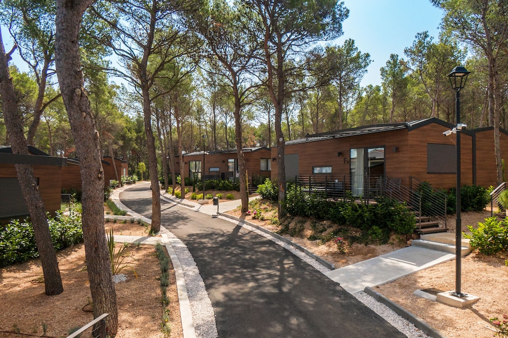 Hotel Gava Waterman Island Cottages - Image 1