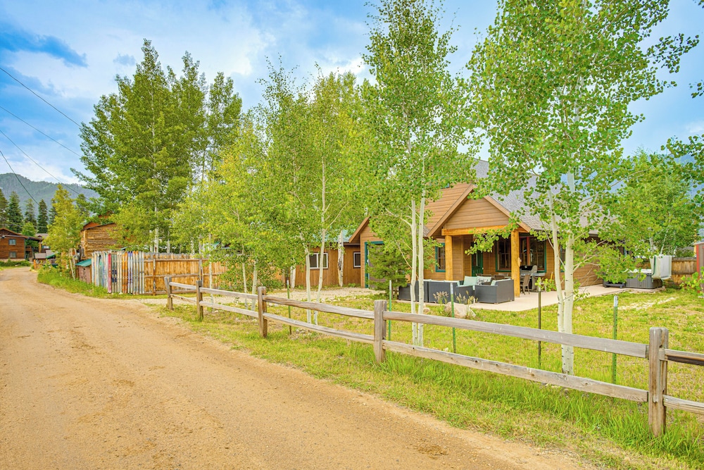 Walk to Main St & Marina: Grand Lake Cabin! view 4