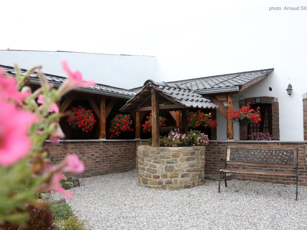 Family House with Large Garden & Games Room near Bambois Lake view 5