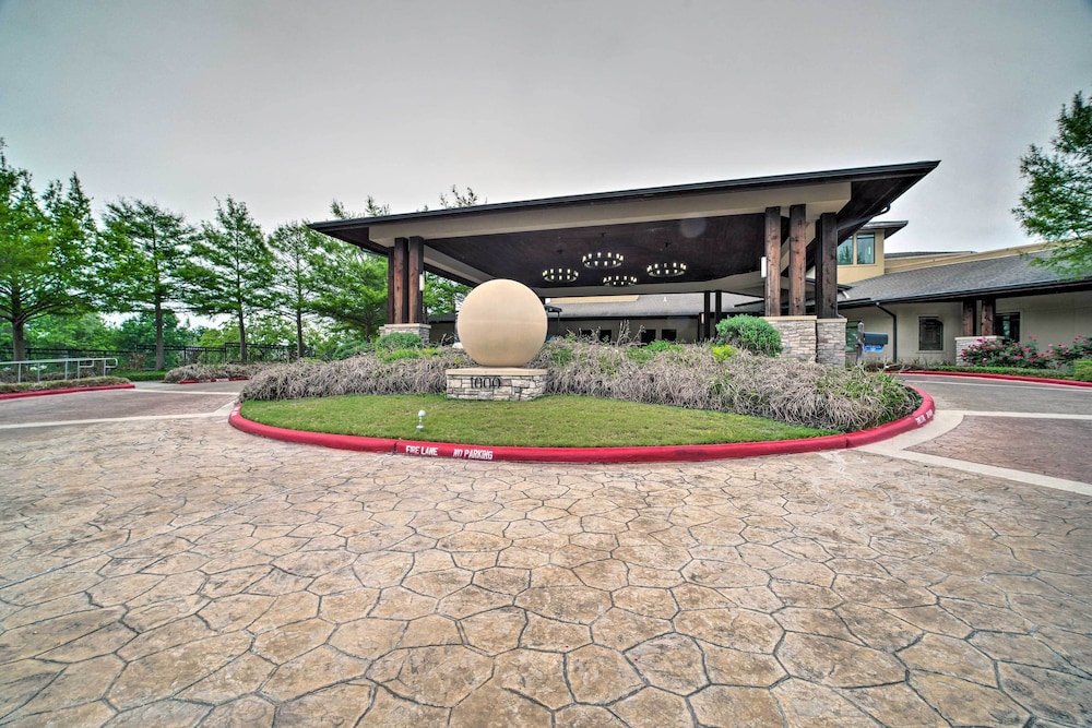 Private Boat Dock & Slip: Luxe Lake Conroe Gem!