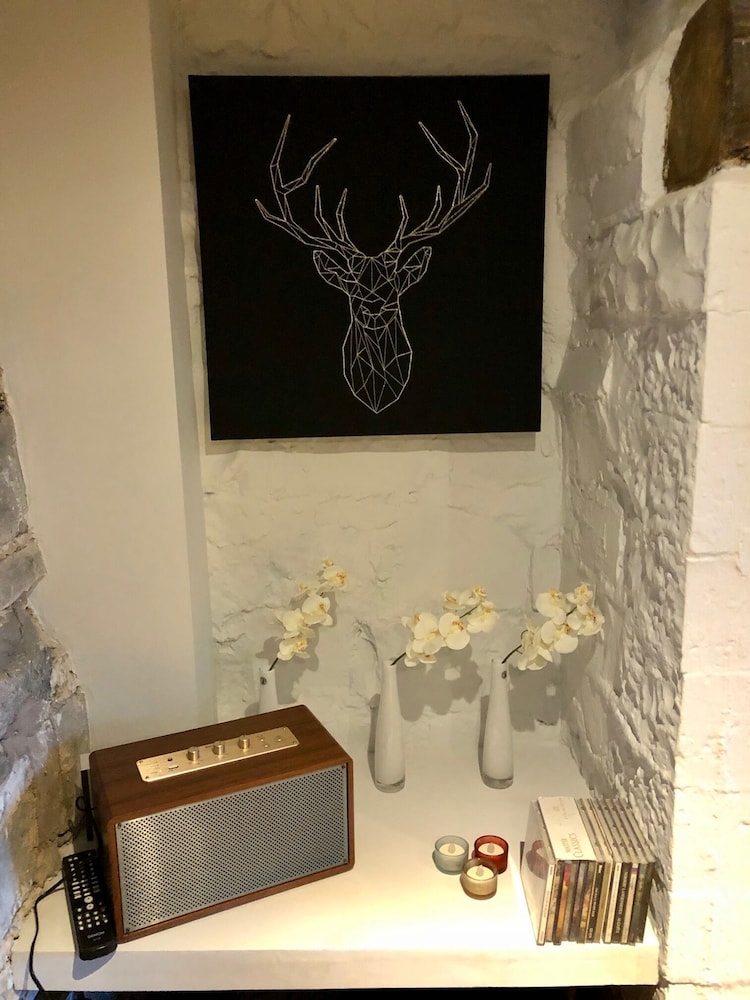 Cosy 2 Bedroom Cottage With Log-burner & Parking view 3