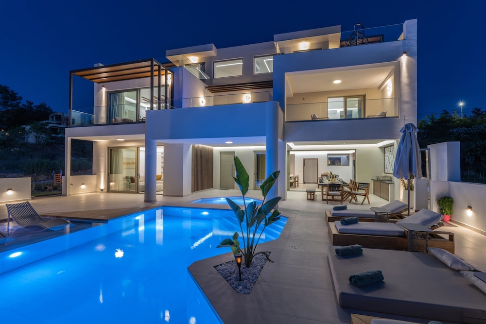 Luxurious Villa Selestine - With Private Pool
