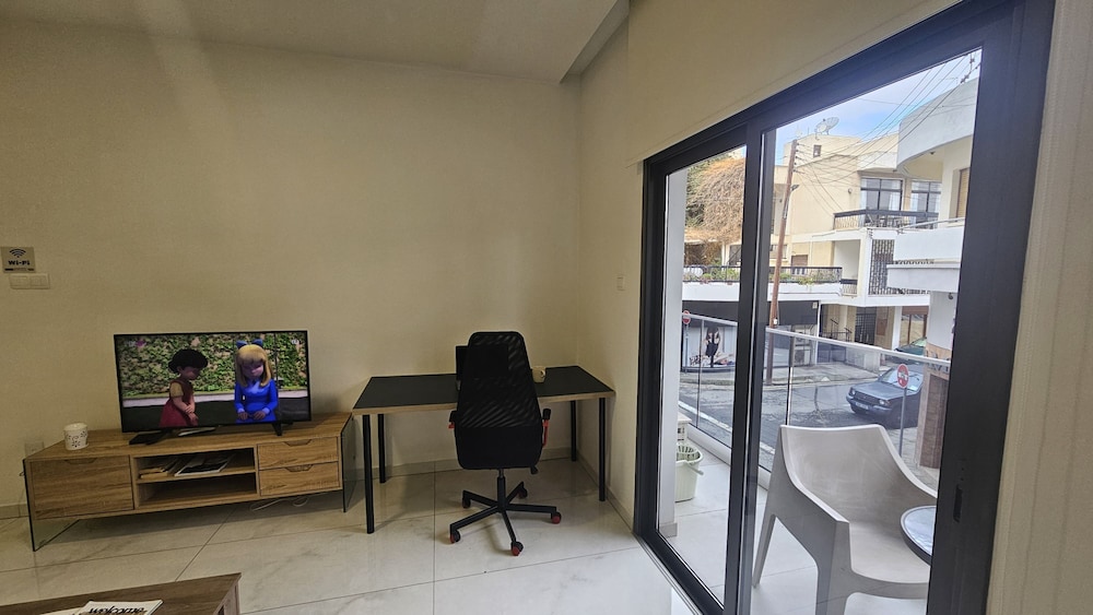 12 LCA - Stay Finibreeze Apartment