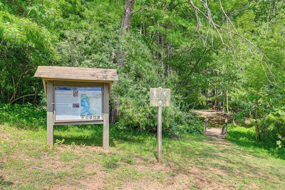 Pet-friendly Philpott Lake Cabin: Hiking & Boating