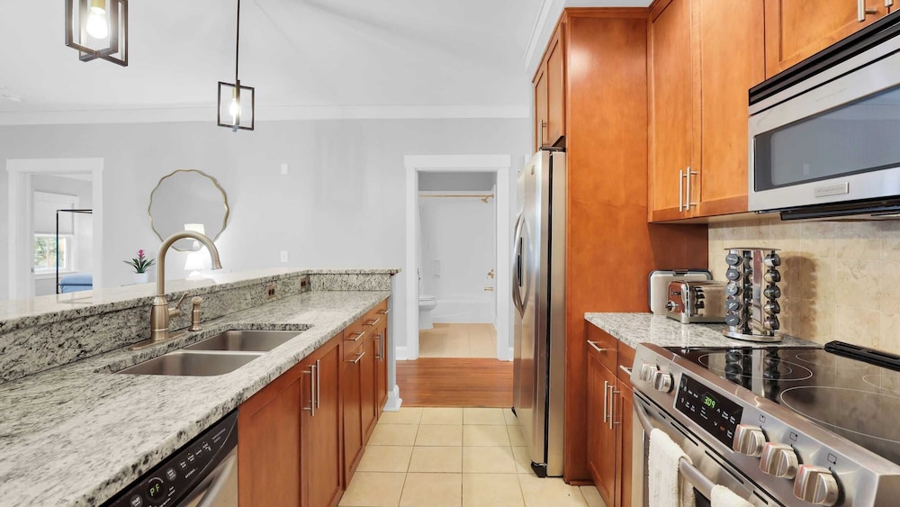2 Suites Walkable Historic District Location The Juliette by Avantstay