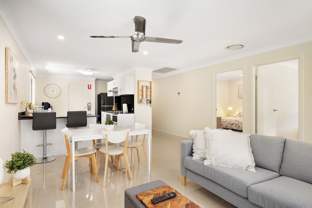 Smart Suites Self Check-in Apartments - 144 Dixon