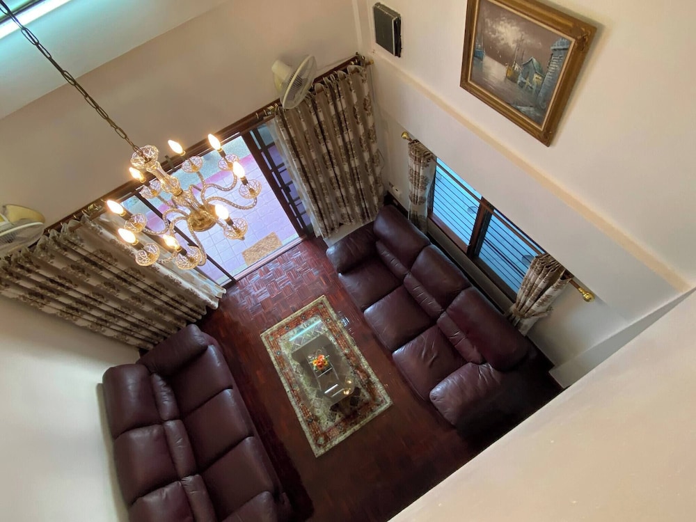 Beautiful 2 Story Newly Renovated Bungalow House