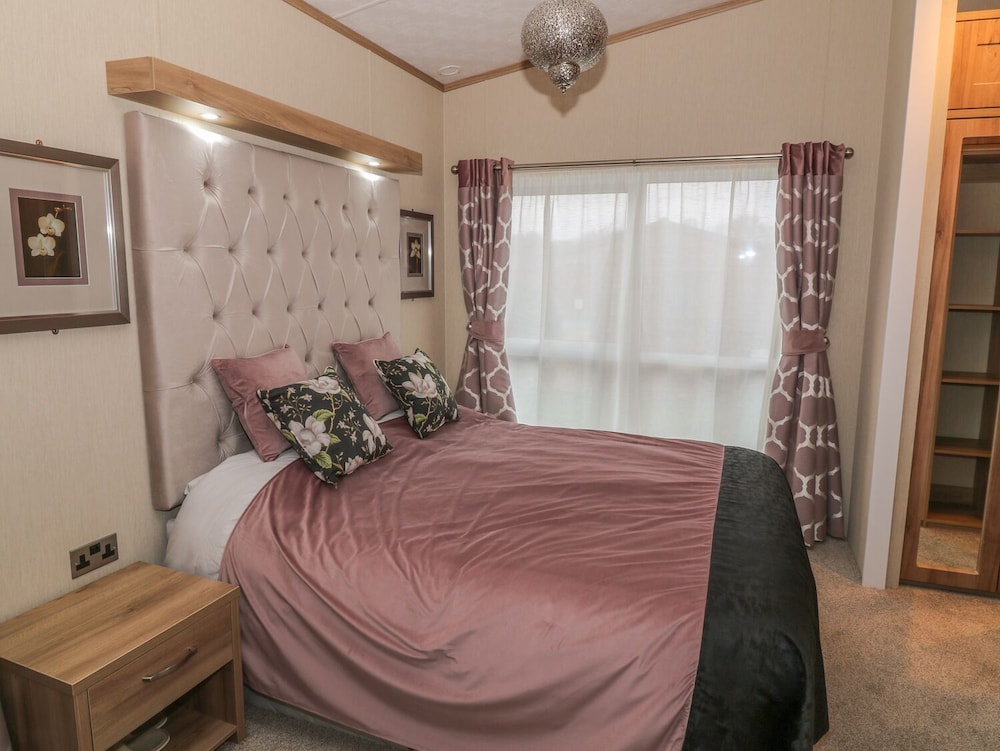 Avonal Lodge view 3