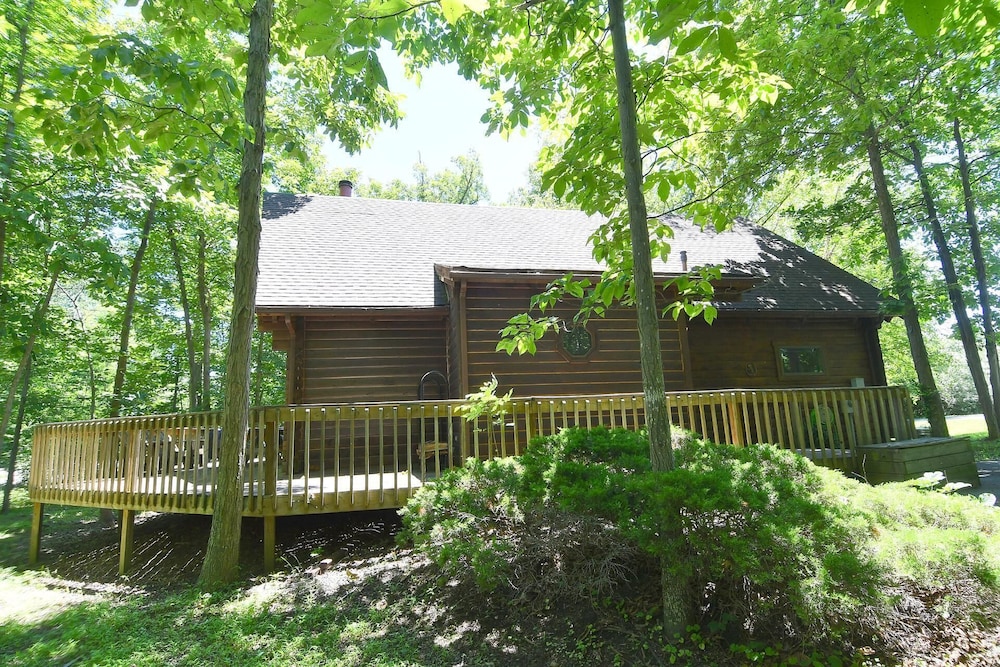 Lazy Bear Retreat - Classic Cabin! view 2
