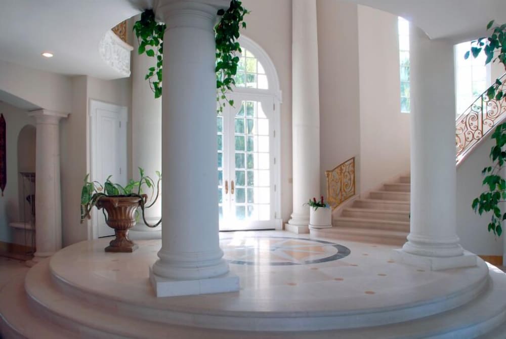The Stradella Court Mansion - Image 3