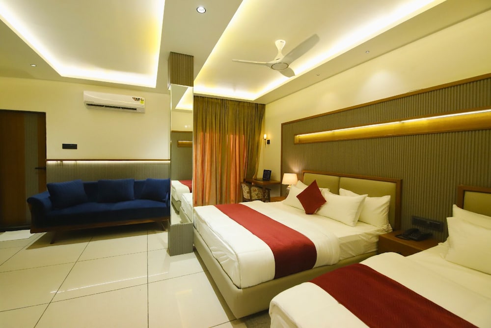 Hotel Sanatana