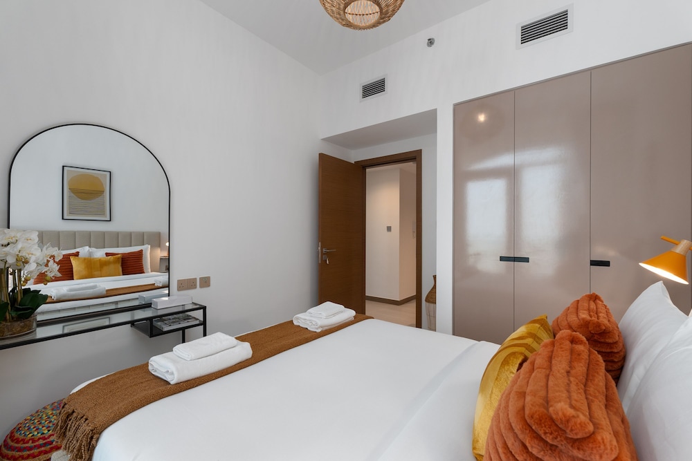 Vibrant 2BR Miami Vibes at Business Bay