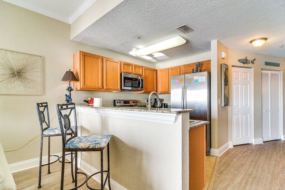 Treasure Island Condo w/ Bay-view Balcony!