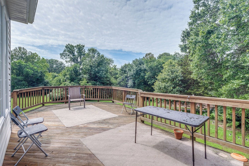 4 Mi to Dulles Airport: Spacious D.c. Area Home