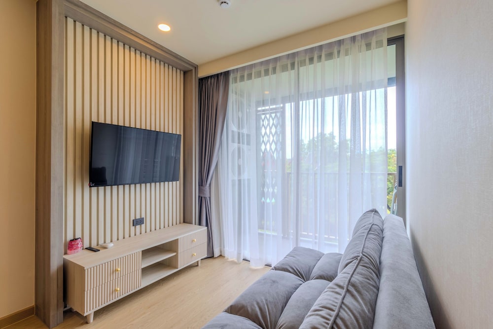 Prime Location 1BR Near Beach Club C240