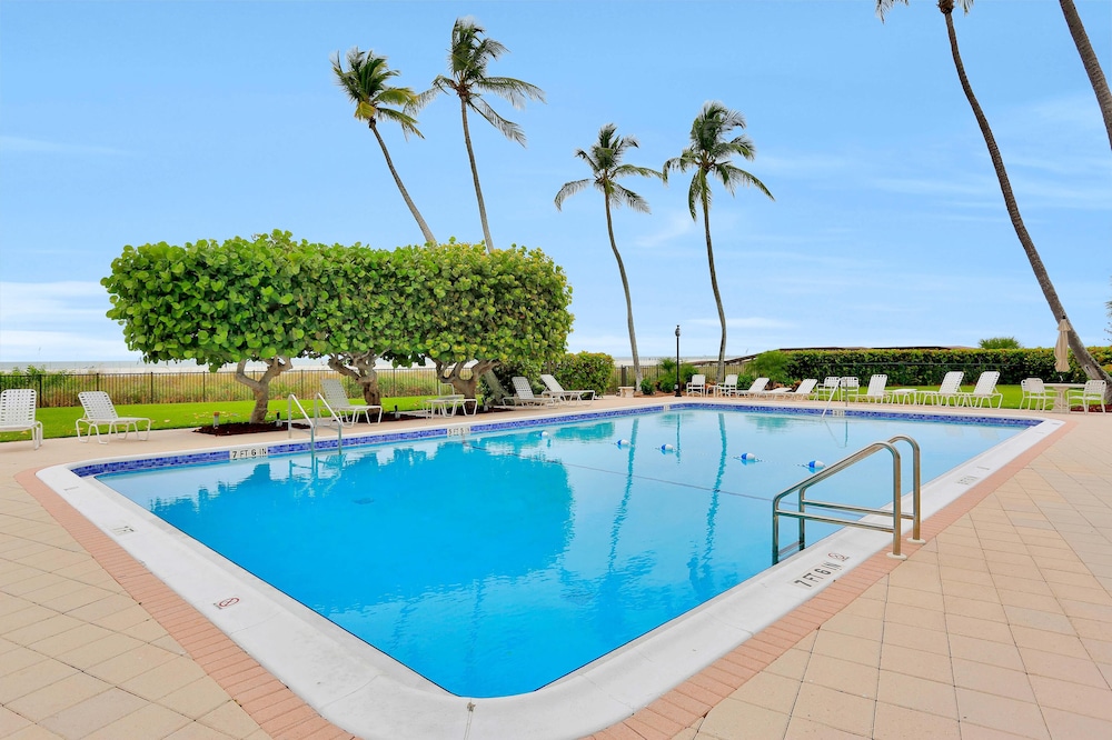 Bungalow-style Beachfront Condo With Pool