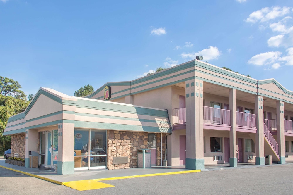Super 8 by Wyndham Durham/University Area NC