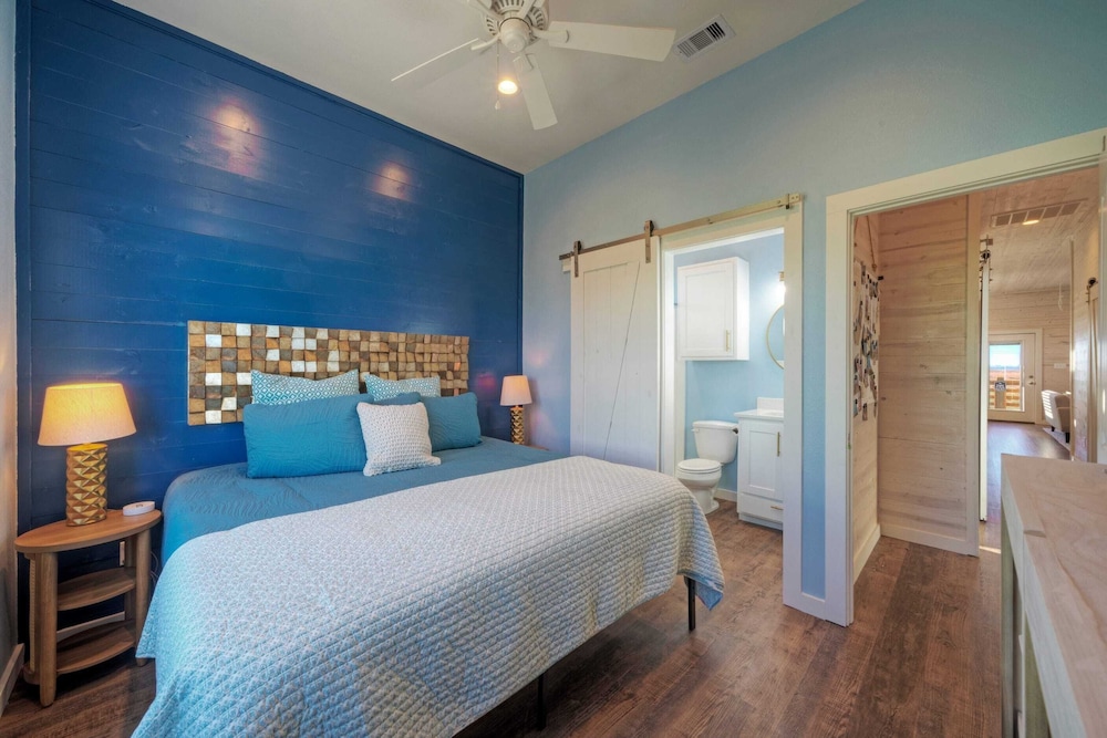 Cart-friendly Boardwalk to the Beach Private Pool, Firepit & Pond Views 361 Bayview