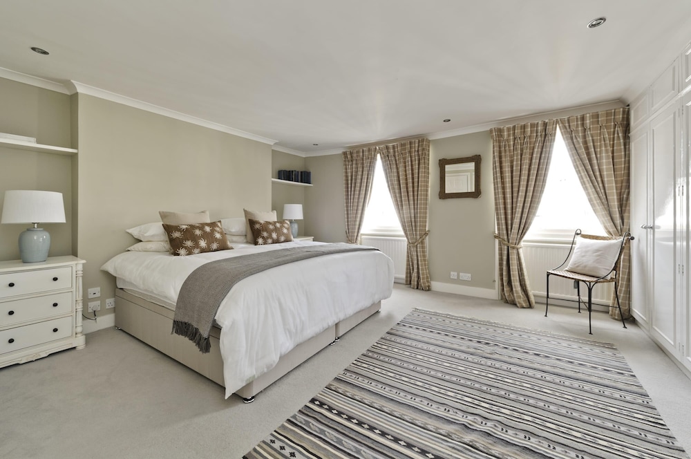 Fabulous 3 Bed Flat Chelsea