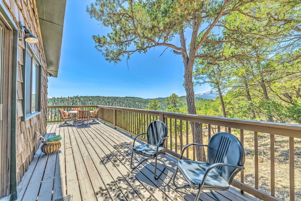 Scenic Hideaway w/ Deck & Grill ~ 6 Mi to Ruidoso! view 4