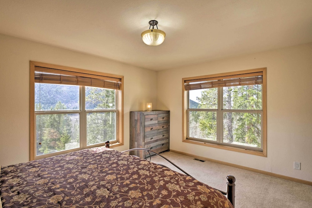 Alma Home ~ 20 Mi to Breckenridge: Mtn Views! view 3