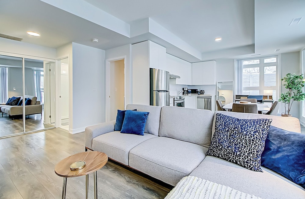 Modern 3BR Retreat Near Yorkdale Mall