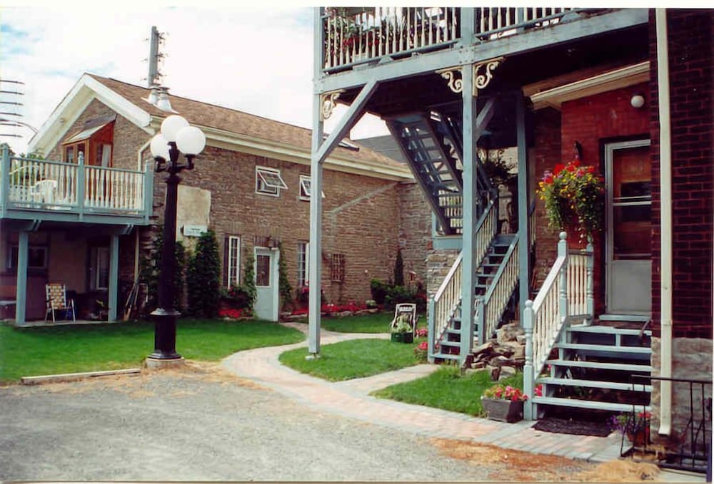 Brockville Vacations - The Noble Suites - Property Image 23